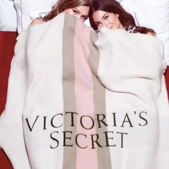 Victoria’s Secret Throw Blanket w Fringe - Picture 3 of 9